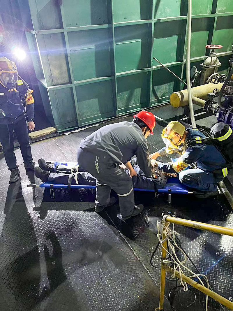 122cc太阳集成游戏新材有限空间应抢救援处理演练