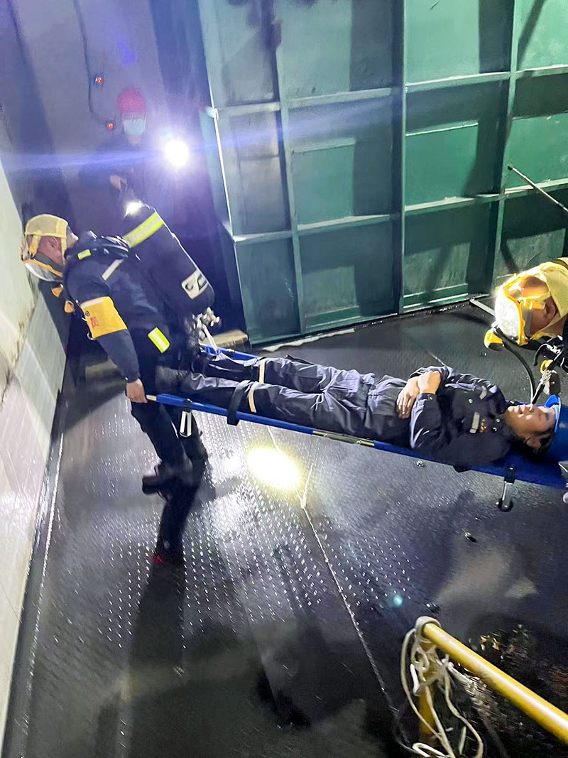 122cc太阳集成游戏新材有限空间应抢救援处理演练