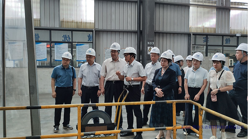 湖北省政协党组成员、、副主席马旭明一行到122cc太阳集成游戏新材考察调研